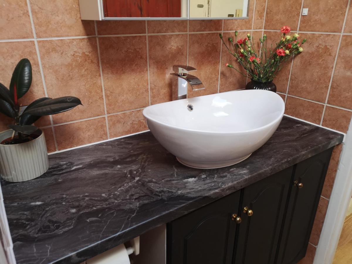 2 Bed Flat, Bounds Green, Piccadilly Line, London N11 Exterior foto